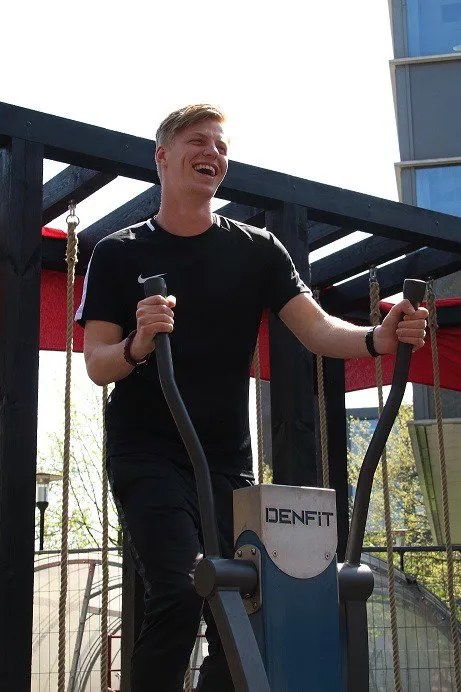 Denfit CrossFit udendørs fullbody station opvarmning