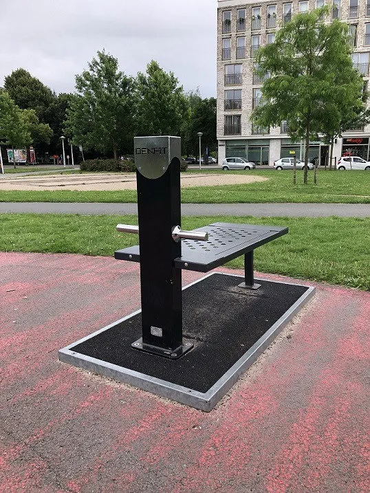 Denfit Urbangym AbShape mavestation udendørs