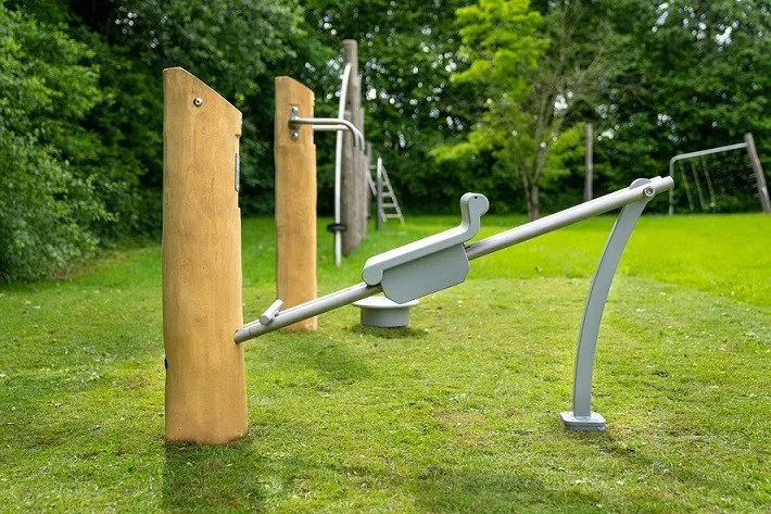 Denfit Nature LegPush benpres udendørs træ i natur