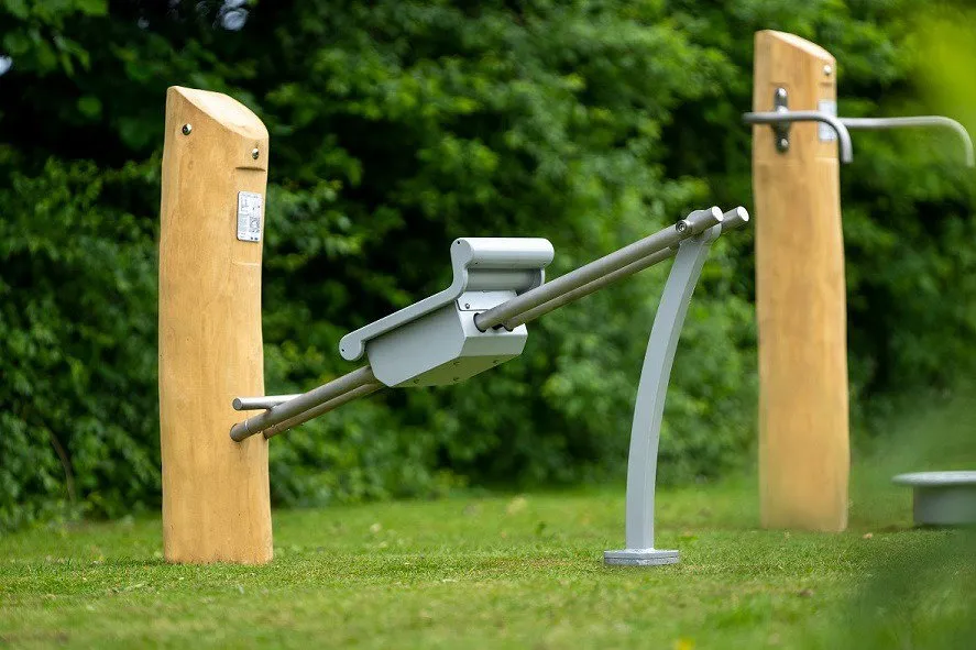 Denfit Nature LegPush benpres udendørs træ i natur