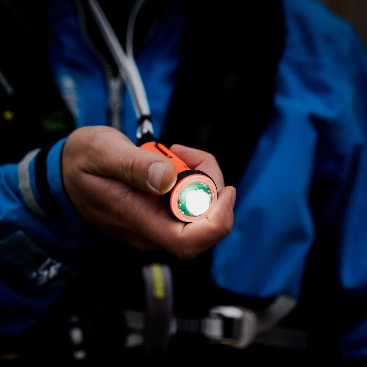 Exposure Float-On lommelygte med MOB-strobe