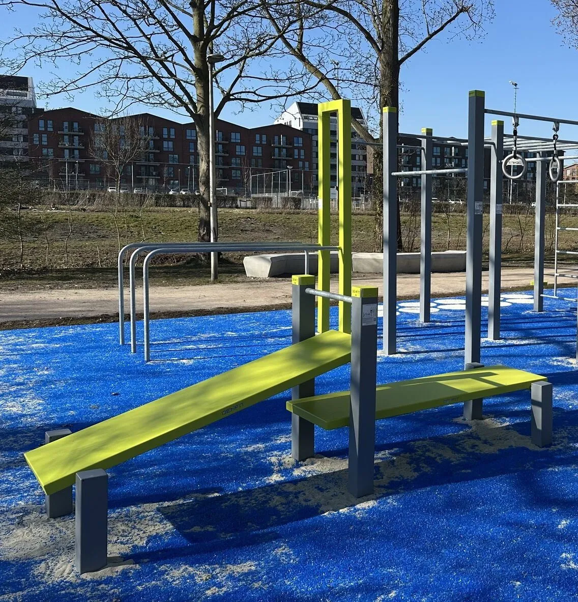 Denfit DSW4115 træningsbænk udendørs incline