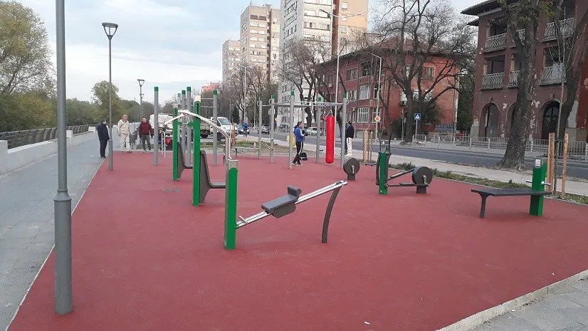 Denfit UrbanGym LegPush benpres rustfri