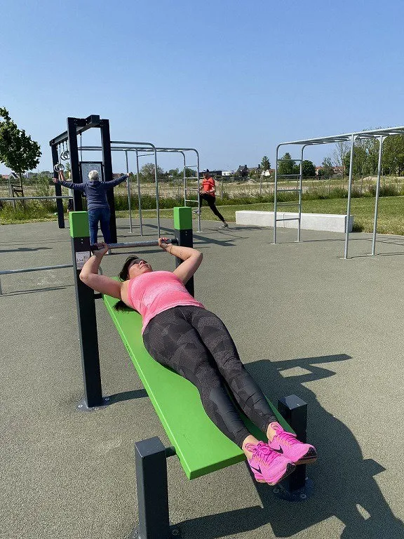 Denfit Streetworkout DSW4113 mavebænk skrå udendørs